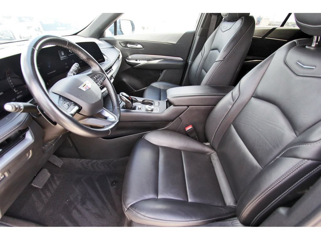 Used 2025 Cadillac XT4 Premium Luxury FWD image 6