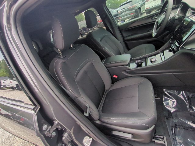 New 2026 Jeep Grand Cherokee Laredo X AWD/4WD image 36