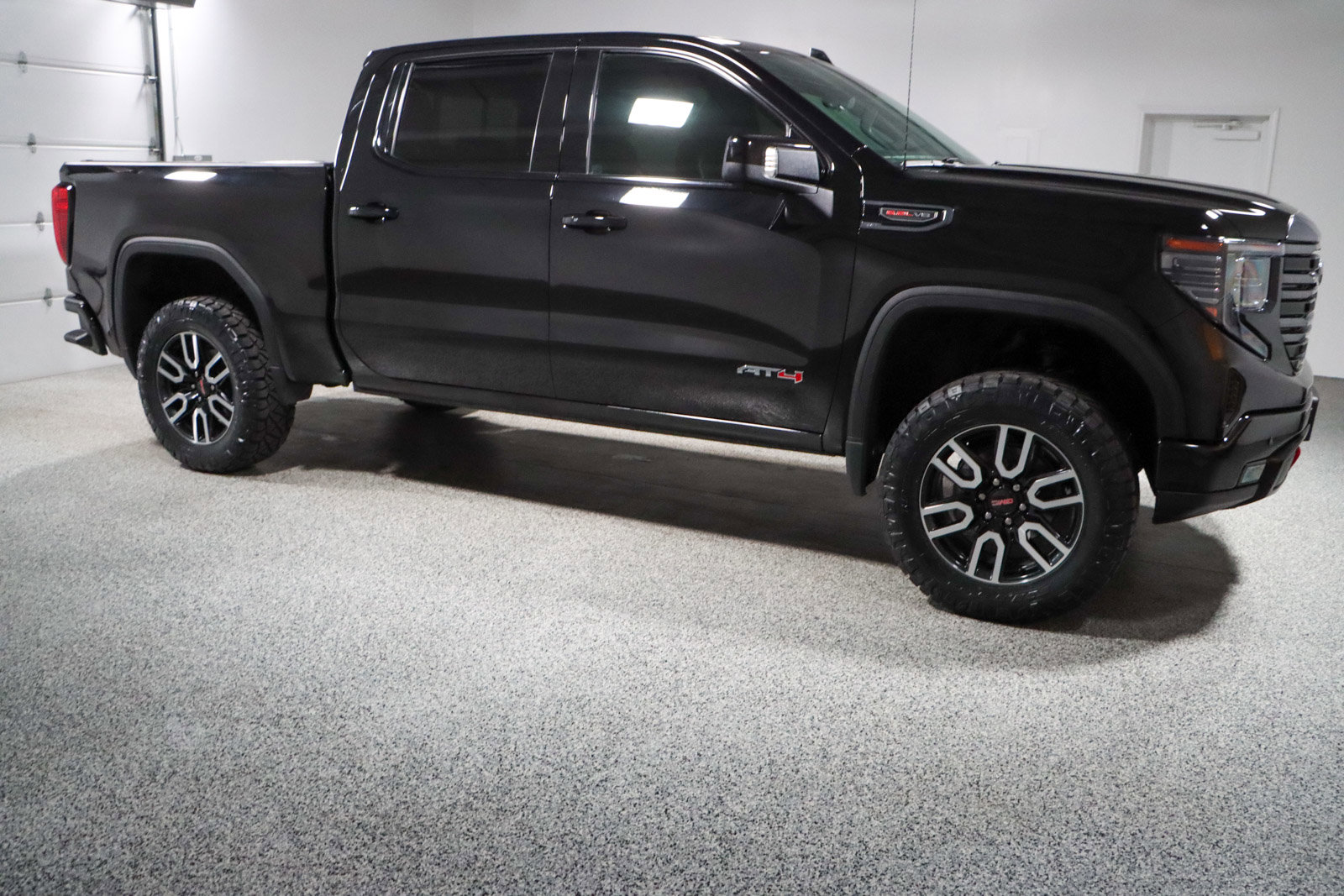 Used 2023 GMC Sierra 1500 AT4 w/ Technology Package image 6