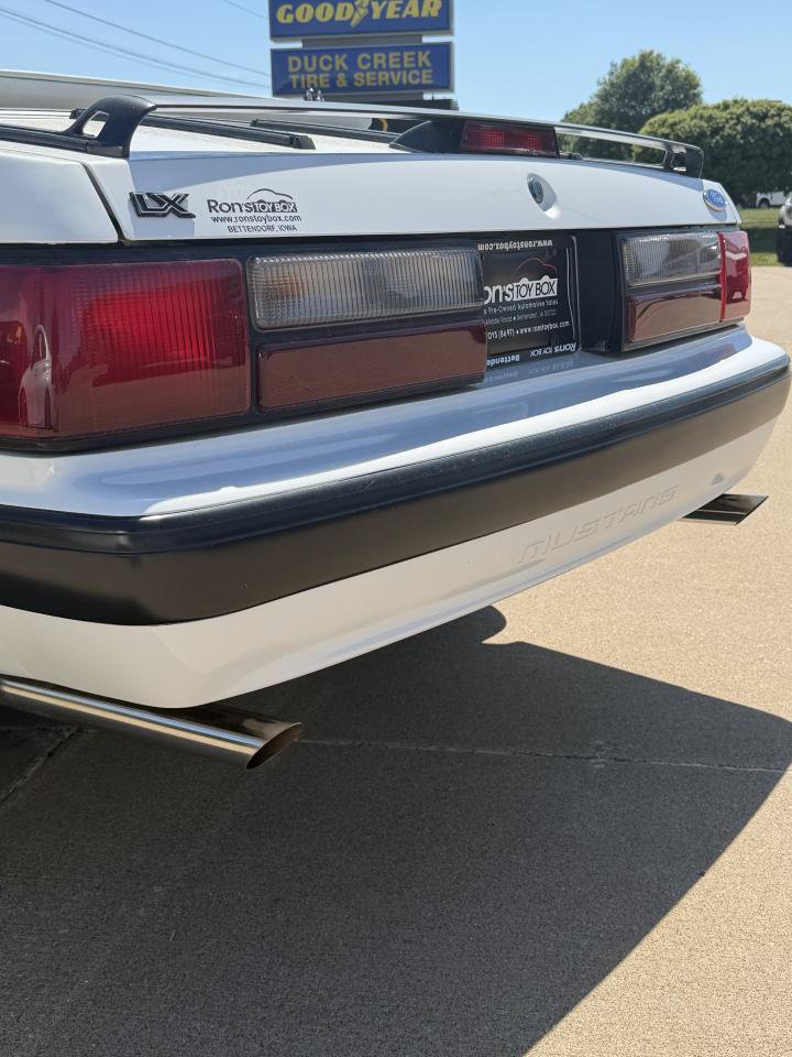 Used 1991 Ford Mustang LX RWD image 2