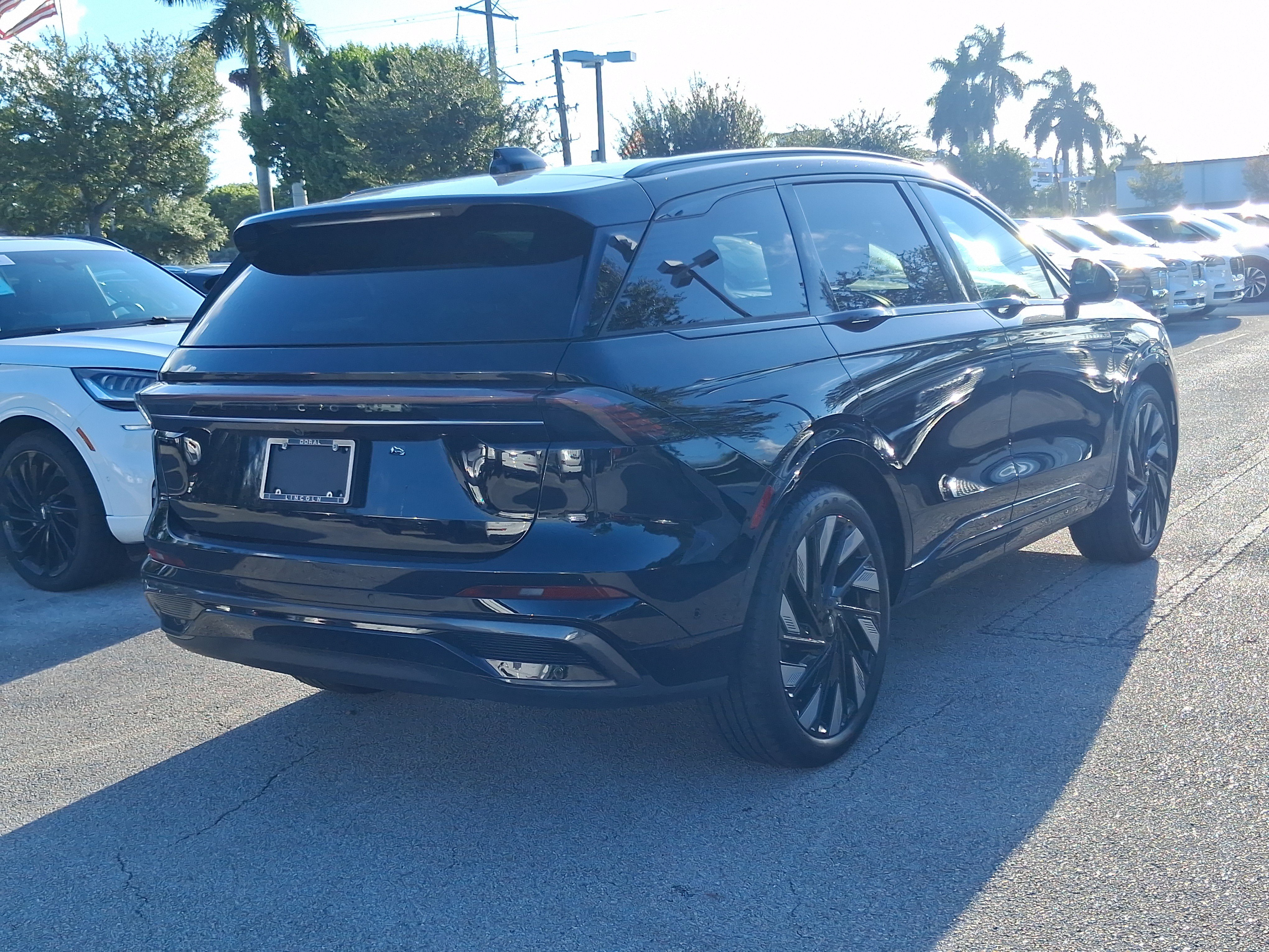 Certified 2024 Lincoln Nautilus Reserve w/ Jet Appearance Package (87T) AWD/4WD image 4