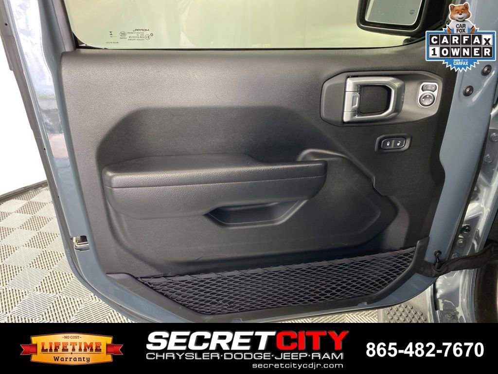 Used 2024 Jeep Wrangler Unlimited w/ Convenience Group AWD/4WD image 12