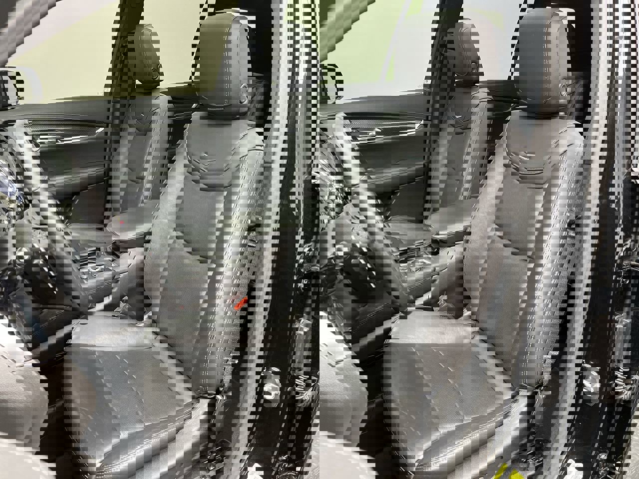 Used 2023 Cadillac XT6 Sport image 11