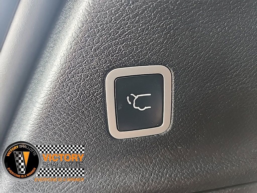 Certified 2025 Chrysler Pacifica Select image 29