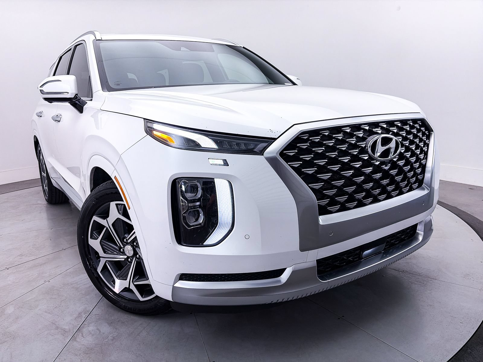 Used 2021 Hyundai Palisade Calligraphy FWD image 3