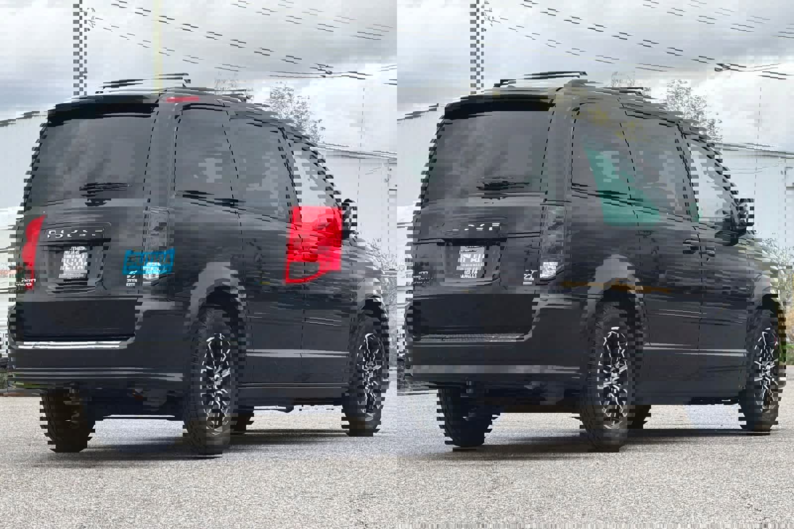 Used 2015 Dodge Grand Caravan R/T image 2