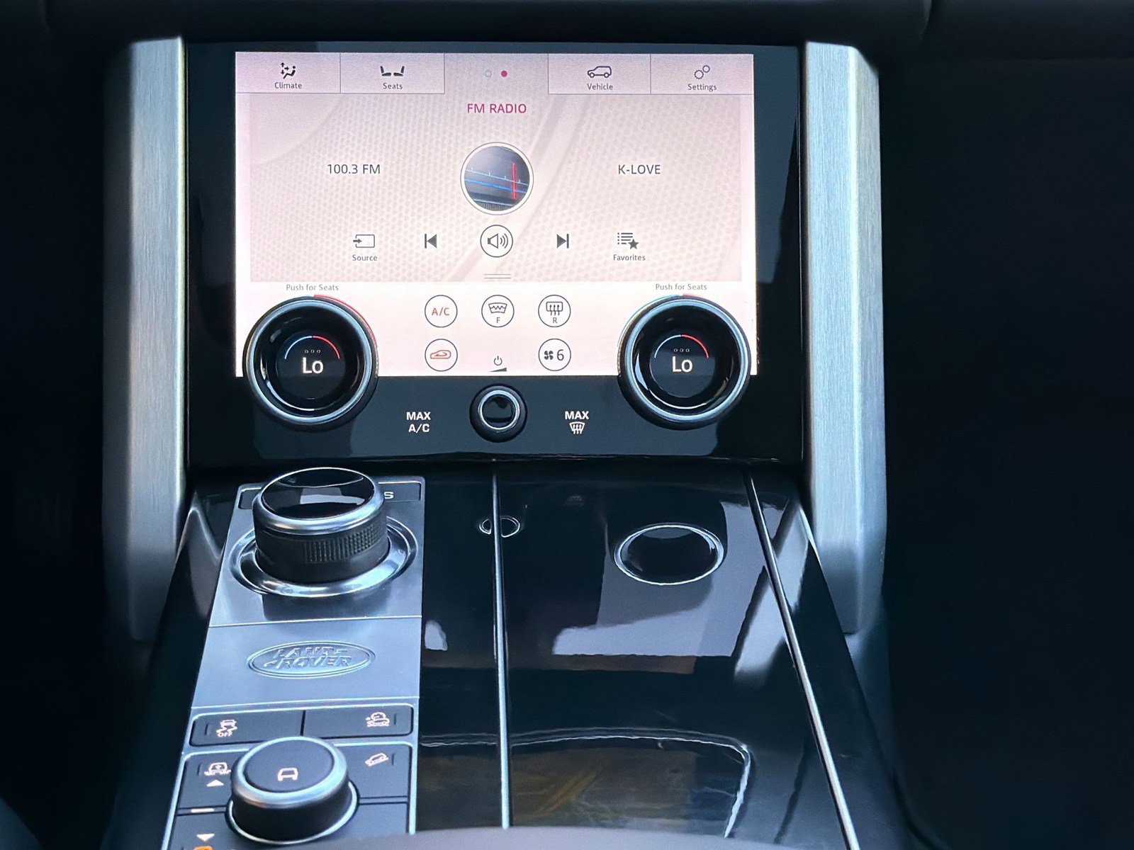 Used 2018 Land Rover Range Rover HSE image 26