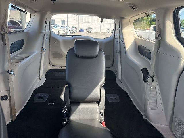 Used 2018 Chrysler Pacifica Limited w/ Advanced Safetytec Group FWD image 22