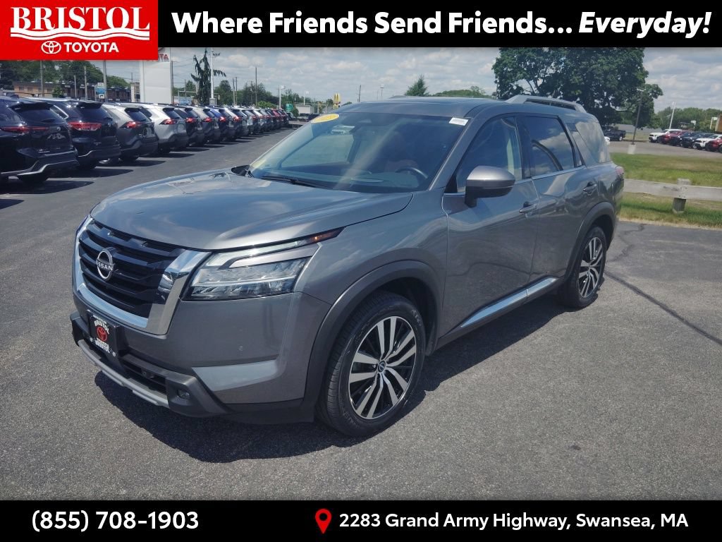 Used 2023 Nissan Pathfinder Platinum AWD/4WD image 3