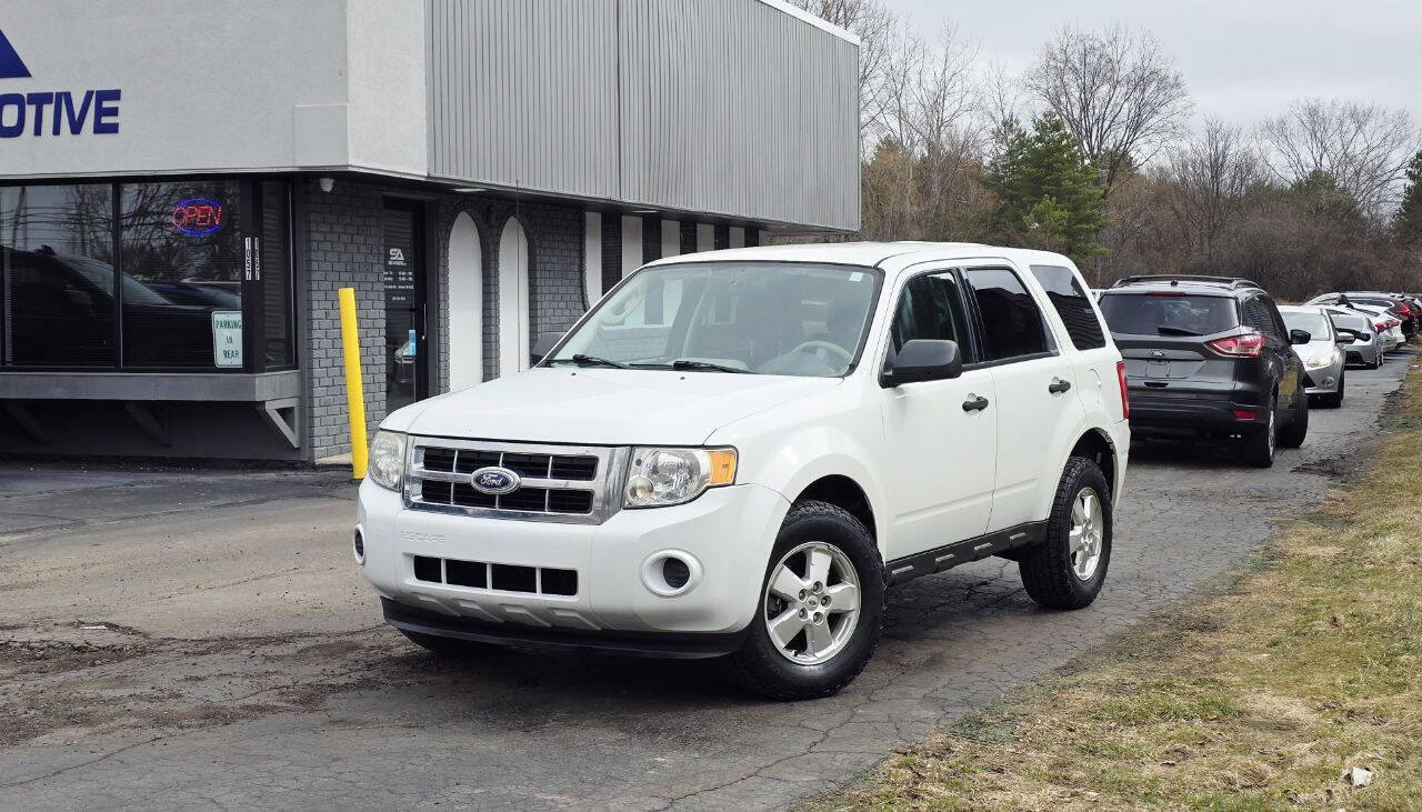 Used 2010 Ford Escape XLS image 2