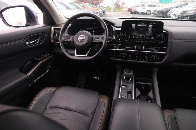 Used 2024 Nissan Pathfinder Platinum image 25
