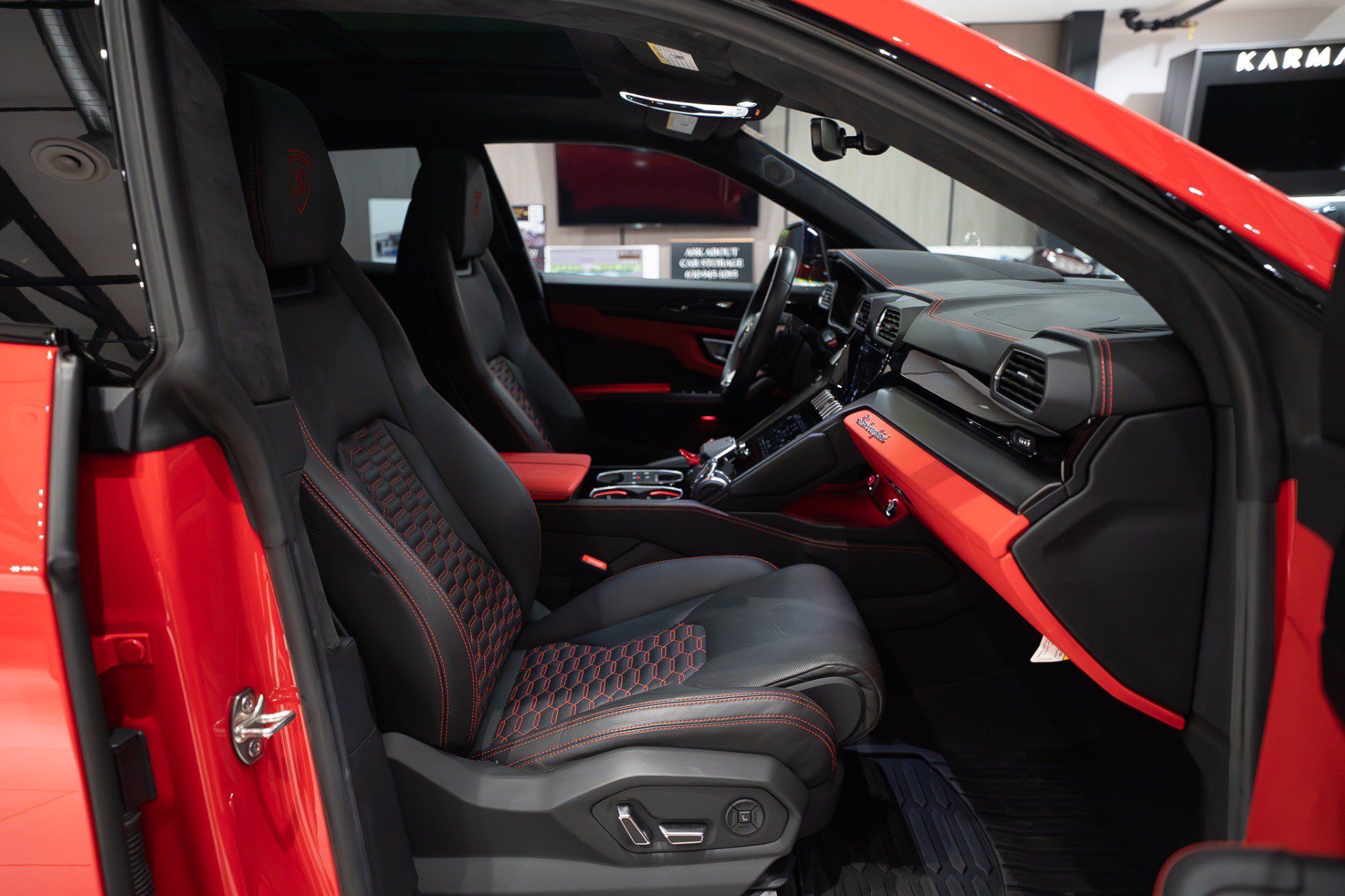 Used 2022 Lamborghini Urus AWD/4WD image 28