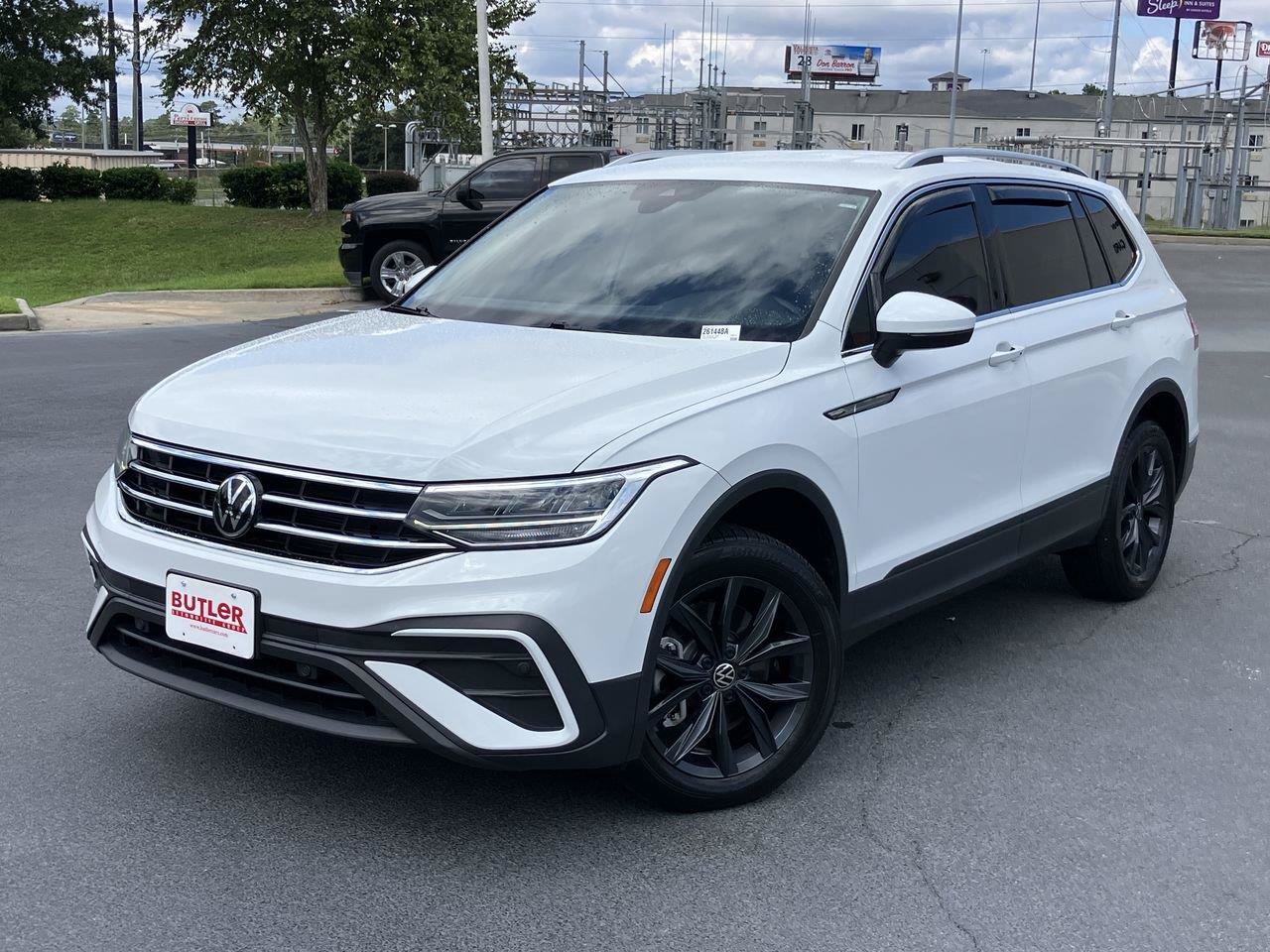 Used 2024 Volkswagen Tiguan SE