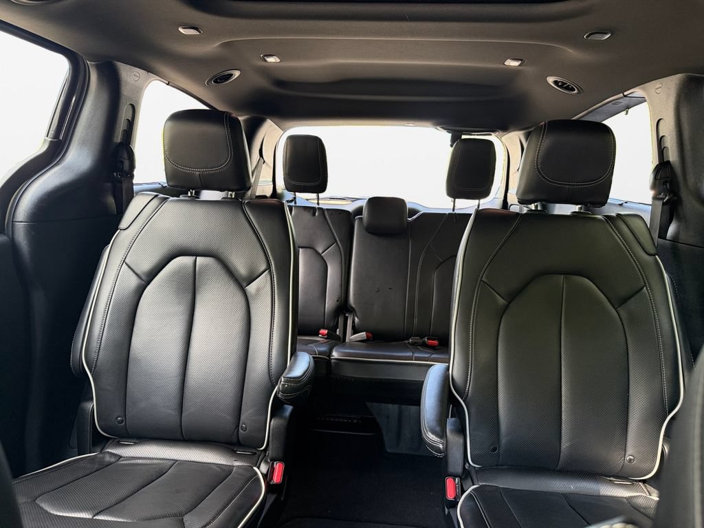 Used 2025 Chrysler Pacifica Limited FWD image 24