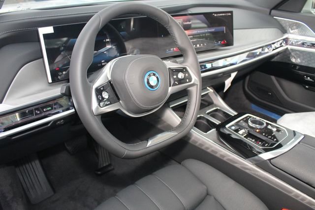 Used 2025 BMW i7 eDrive50 image 13