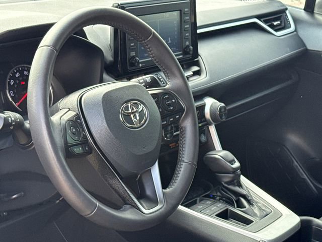Used 2021 Toyota RAV4 XLE Premium image 19