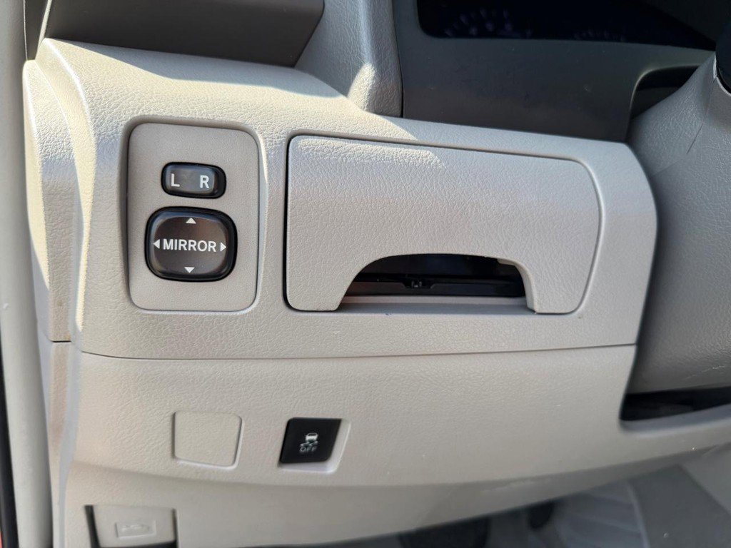 Used 2011 Toyota Camry LE image 28