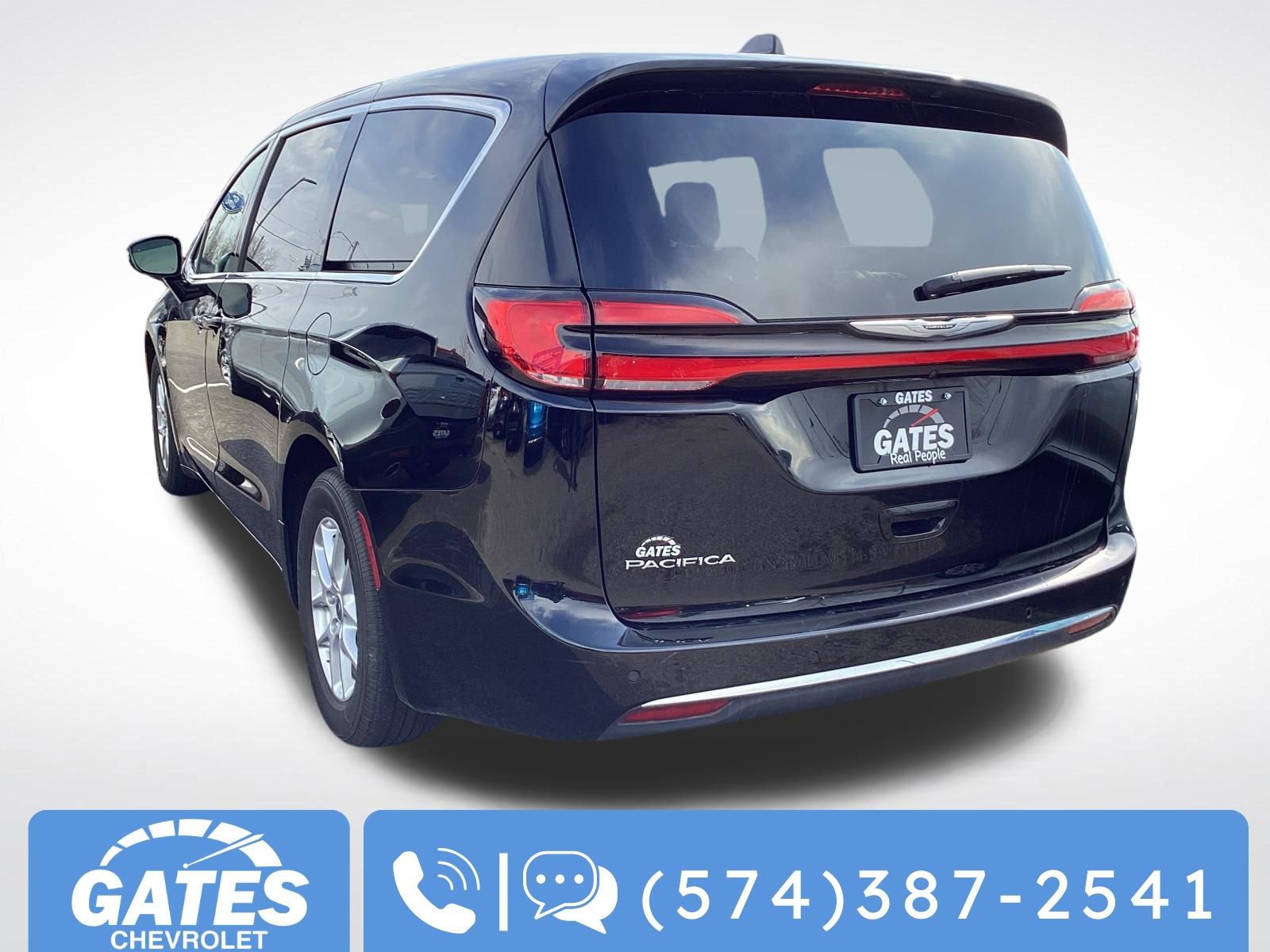 Used 2024 Chrysler Pacifica Touring-L image 6