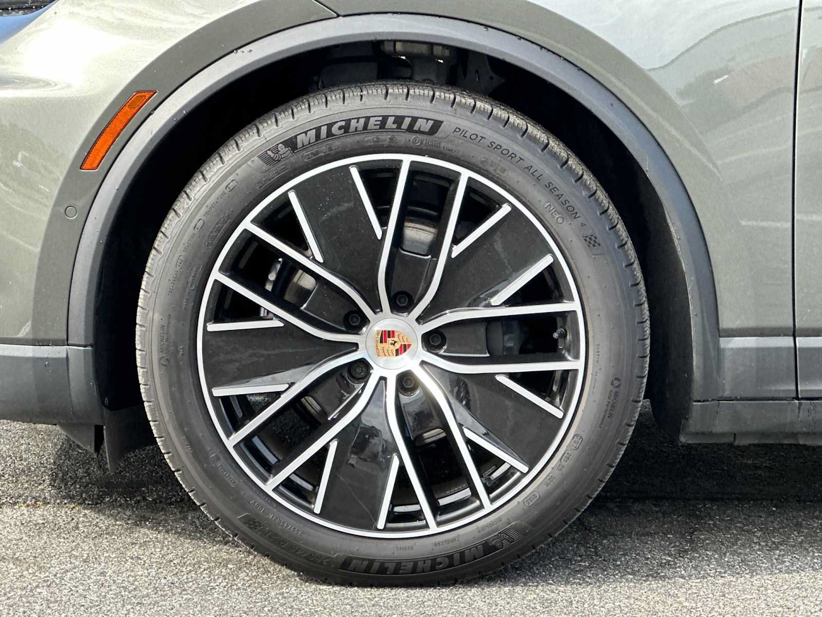 Certified 2025 Porsche Macan Electric RWD image 28