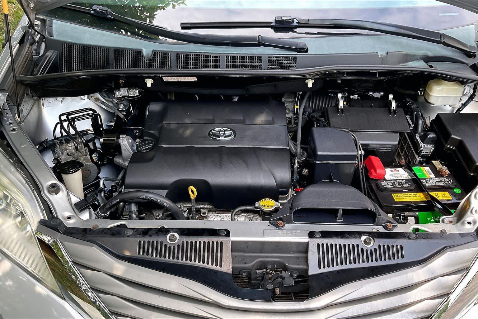 Used 2014 Toyota Sienna XLE w/ Entertainment Package FWD image 34