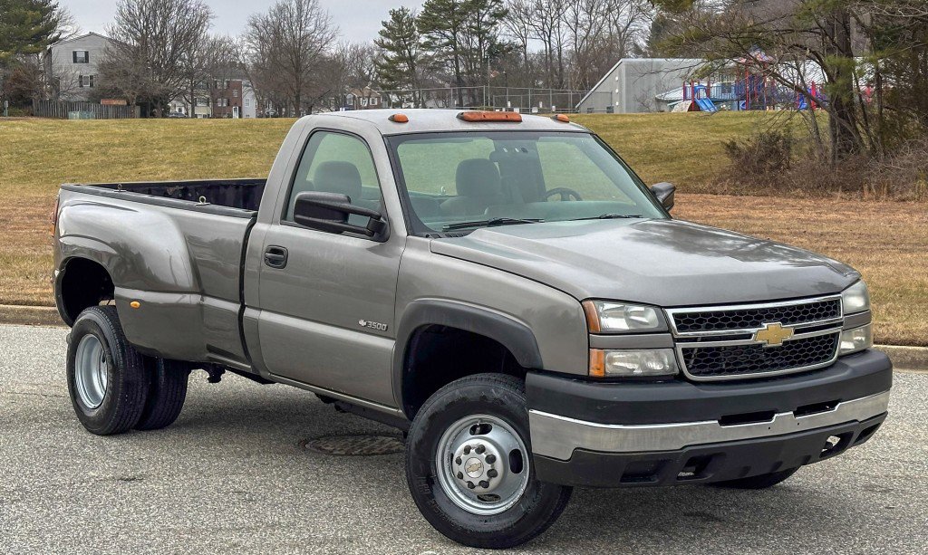 Used 2006 Chevrolet Silverado 3500 Work Truck w/ Snow Plow Prep Package image 9