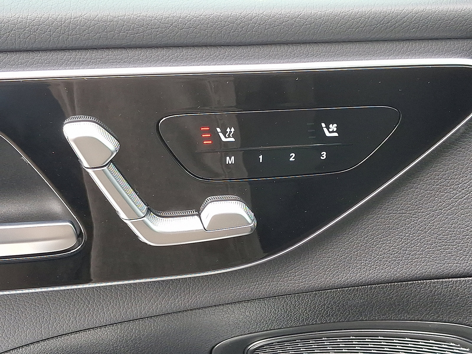 Certified 2025 Mercedes-Benz C 300 4MATIC Sedan image 23