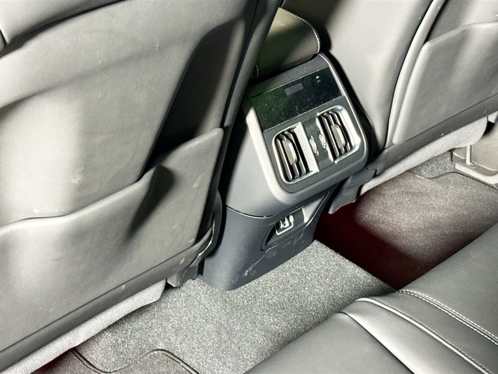 Used 2025 Maserati Grecale Modena AWD/4WD image 18