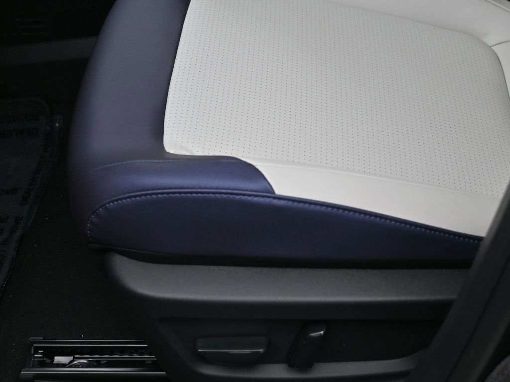 New 2026 Nissan Leaf SV+ w/ Floor Mat Package (SV+) FWD image 16