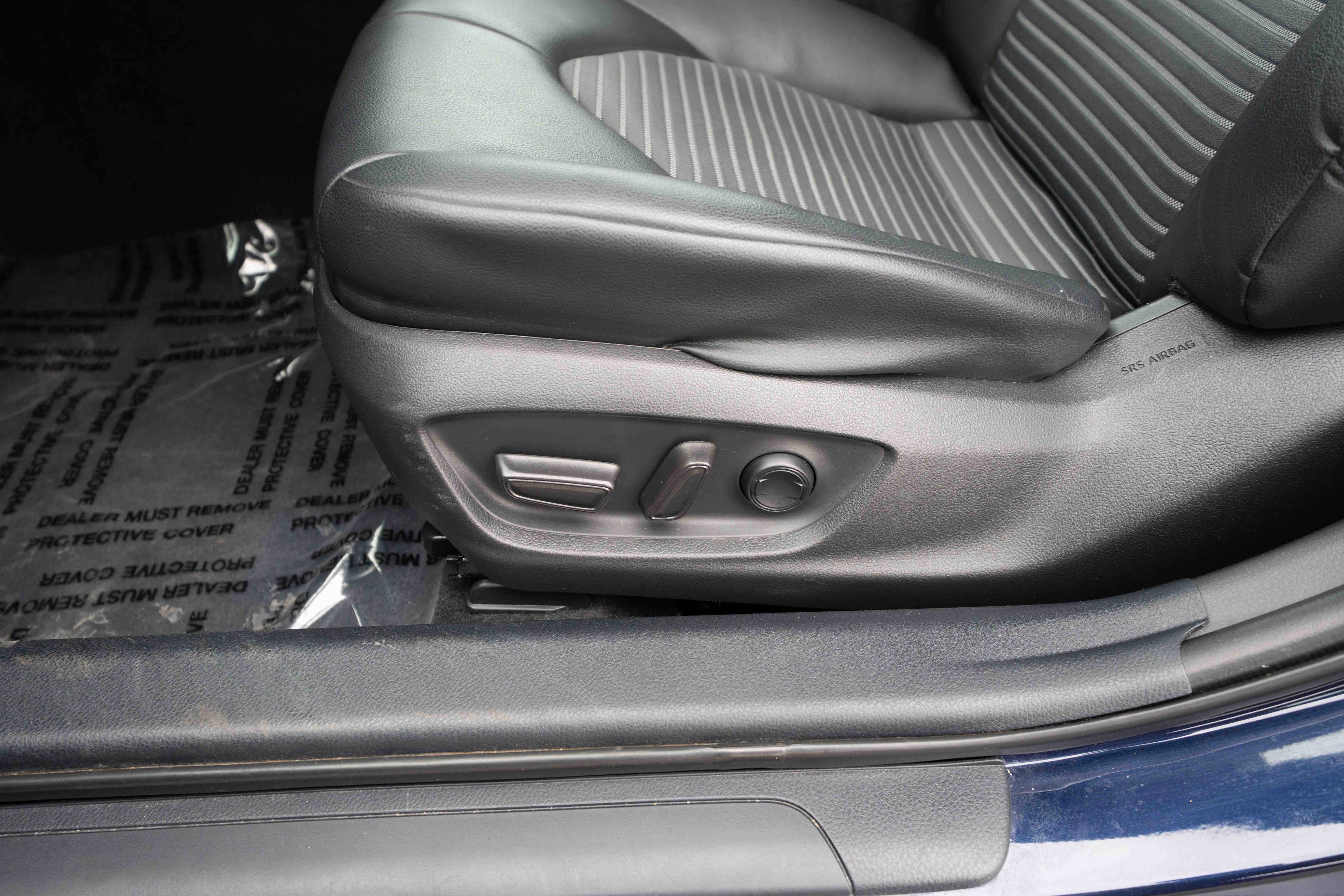 Used 2021 Toyota Camry SE w/ Cold Weather Package image 12