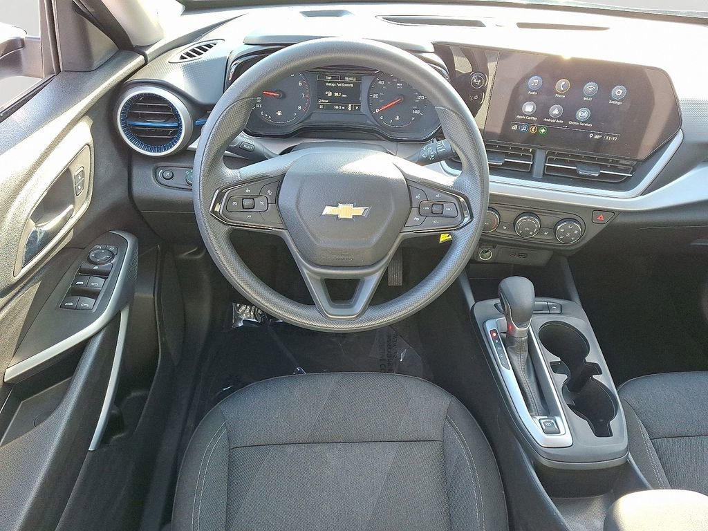 Used 2025 Chevrolet Trax LS w/ LS Convenience Package image 10