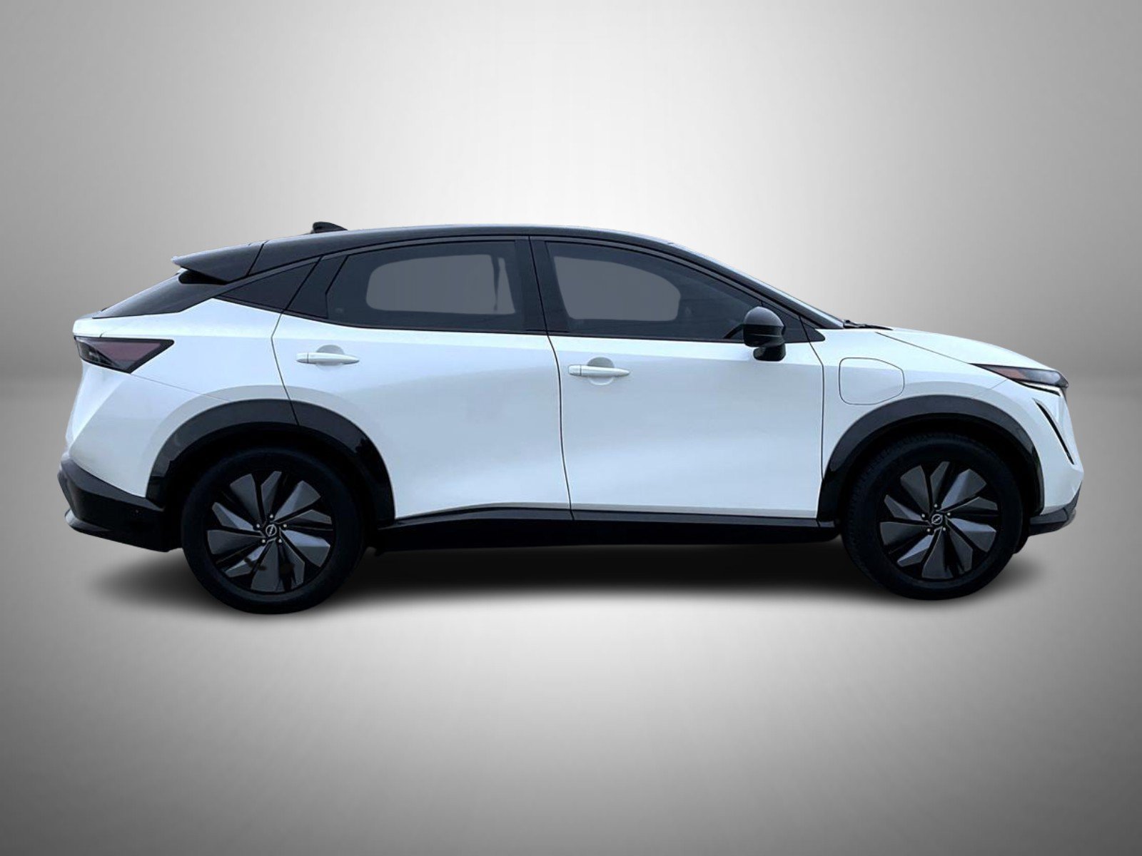 Used 2023 Nissan Ariya AWD image 4