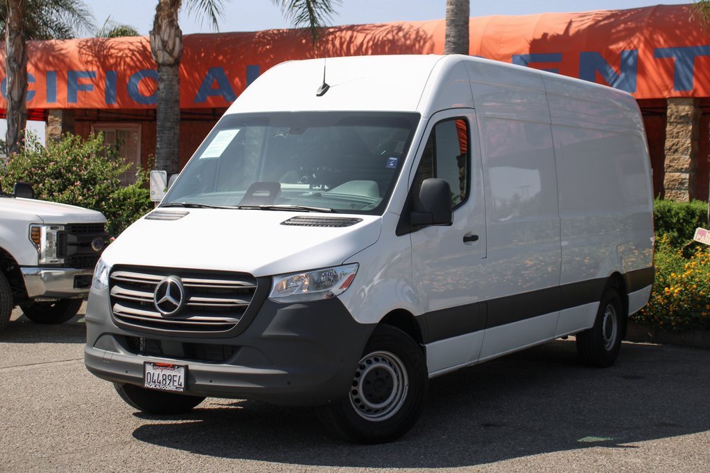 Used 2025 Mercedes-Benz Sprinter 2500 image 4