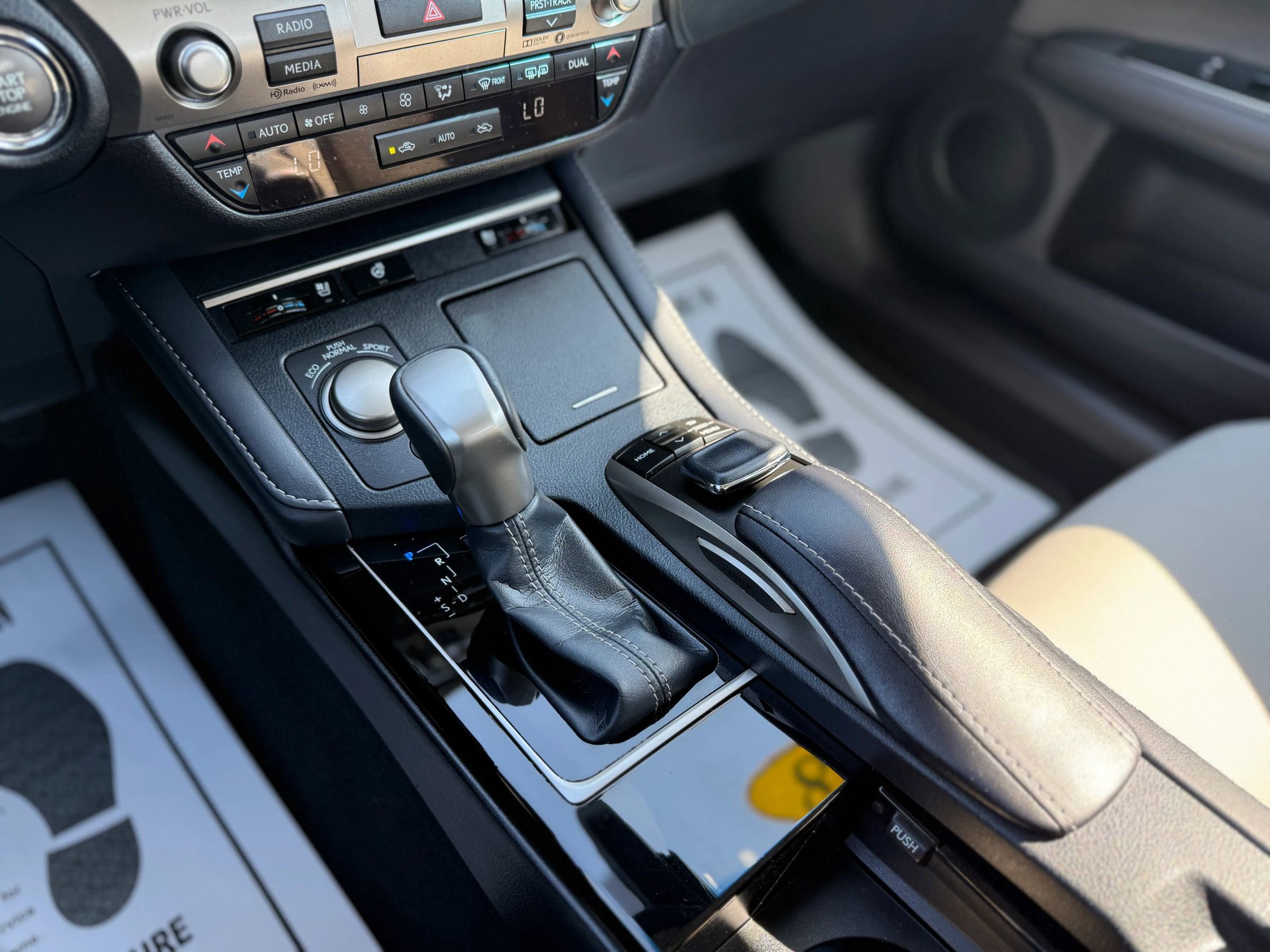 Used 2018 Lexus ES 350 w/ Navigation System Package image 28
