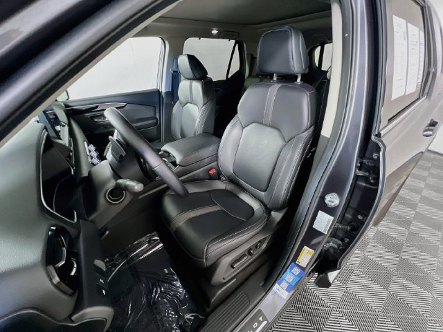 Used 2025 Honda Pilot Touring image 10