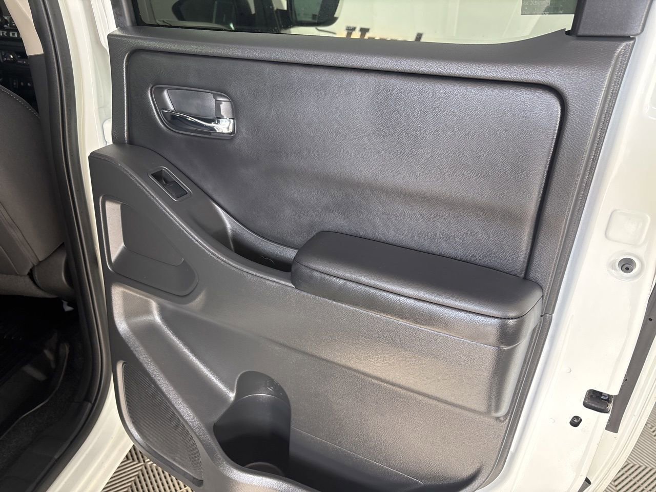 Used 2025 Nissan Frontier SV w/ SV Convenience Package image 24