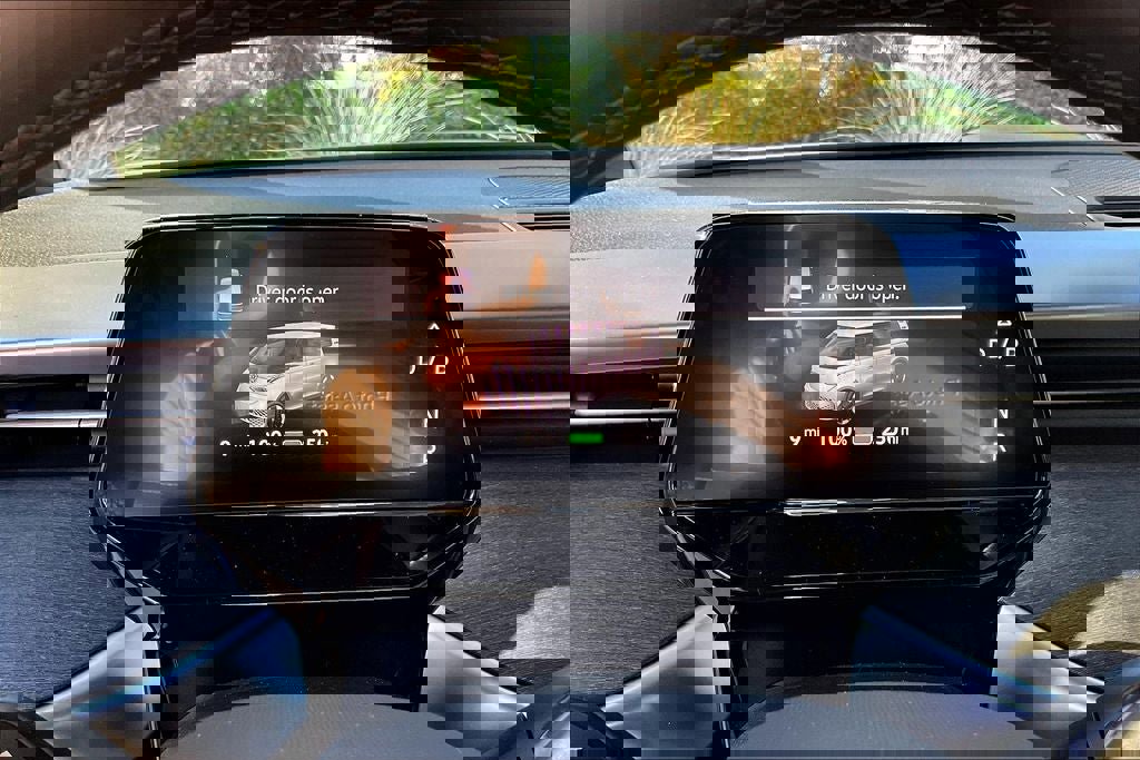 Certified 2025 Volkswagen ID. Buzz Pro S image 24