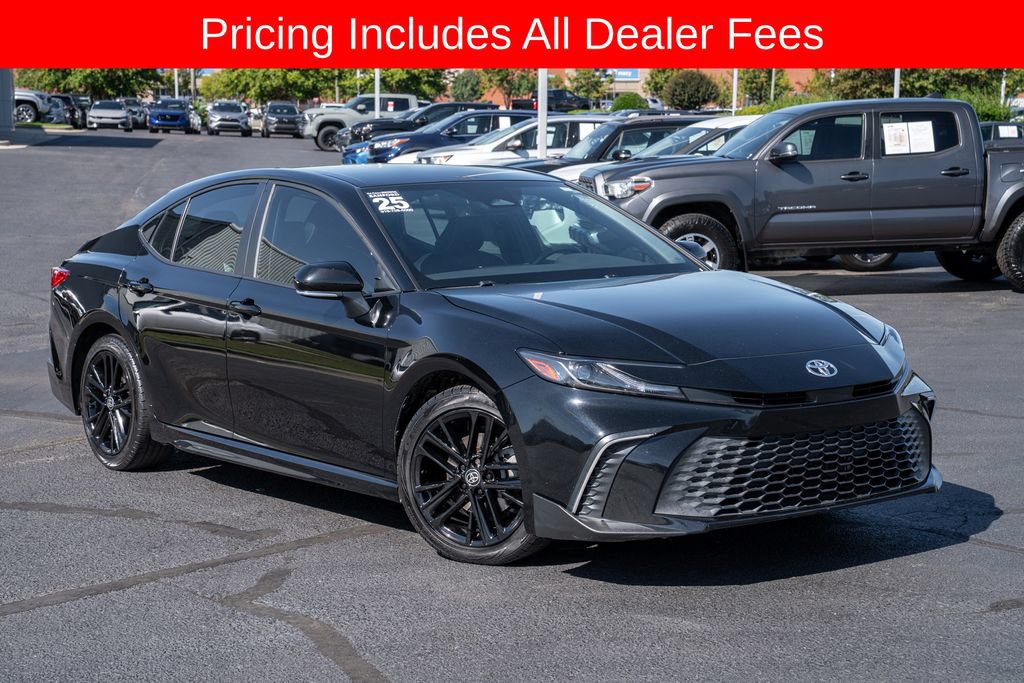 Used 2025 Toyota Camry SE w/ Convenience Package FWD image 1