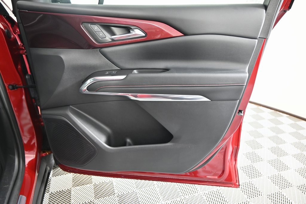 Used 2024 Chevrolet Traverse Z71 image 12