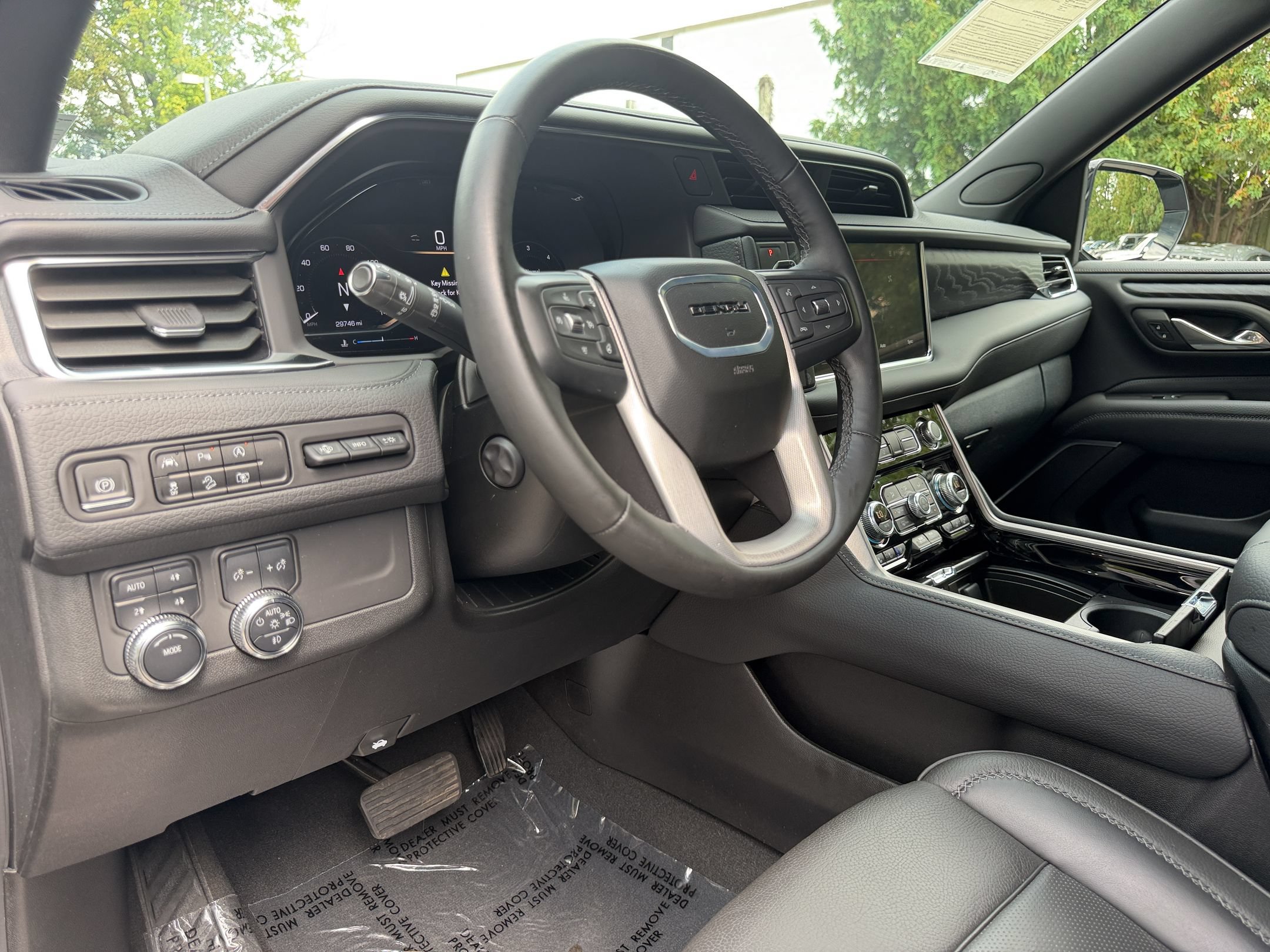 Used 2024 GMC Yukon Denali AWD/4WD image 4