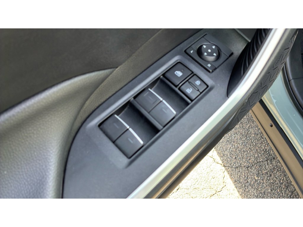 Used 2022 Toyota RAV4 XLE w/ Convenience Package image 12