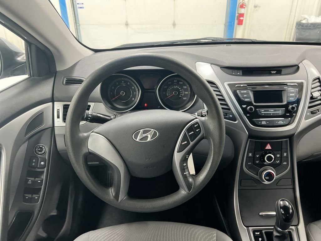 Used 2015 Hyundai Elantra SE FWD image 11