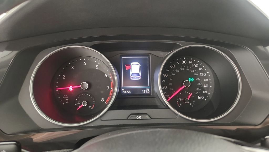 Used 2018 Volkswagen Tiguan SEL AWD/4WD image 11