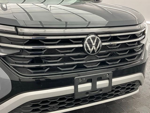 Used 2025 Volkswagen Atlas Peak Edition SE image 29