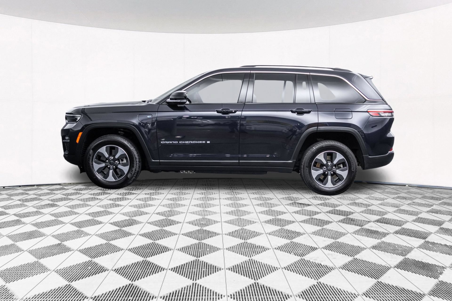 Used 2024 Jeep Grand Cherokee Limited 4xe AWD/4WD image 6