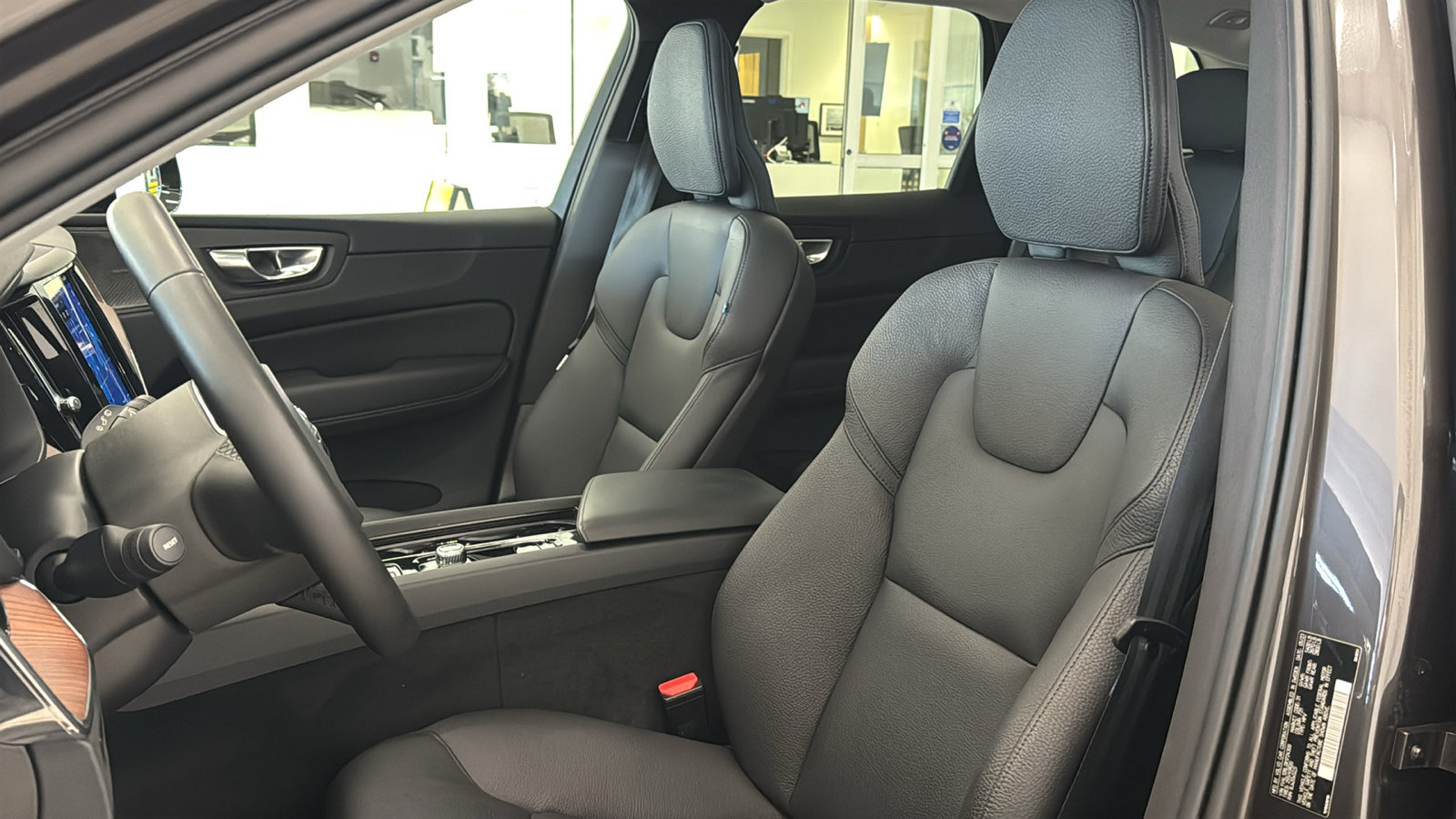 Used 2024 Volvo XC60 B5 Plus w/ Protection Package Premier AWD/4WD image 23