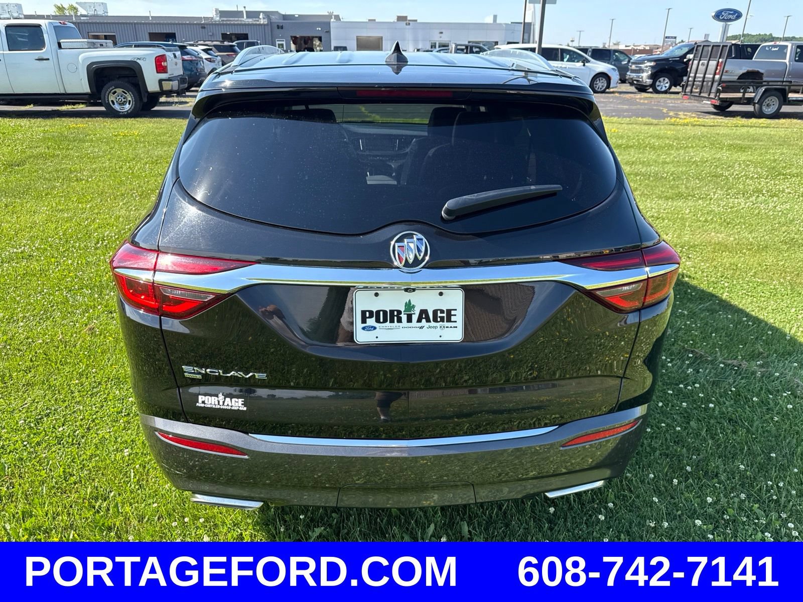 Used 2020 Buick Enclave Essence w/ Sound and Sites Package AWD/4WD image 3