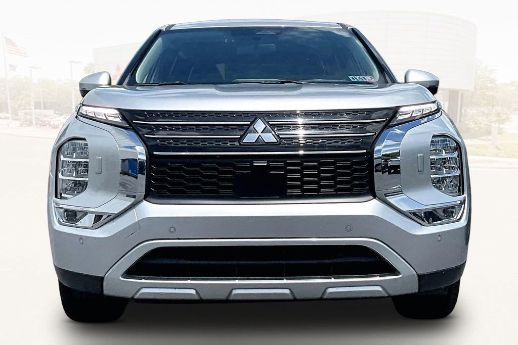 Used 2024 Mitsubishi Outlander SE AWD/4WD image 2