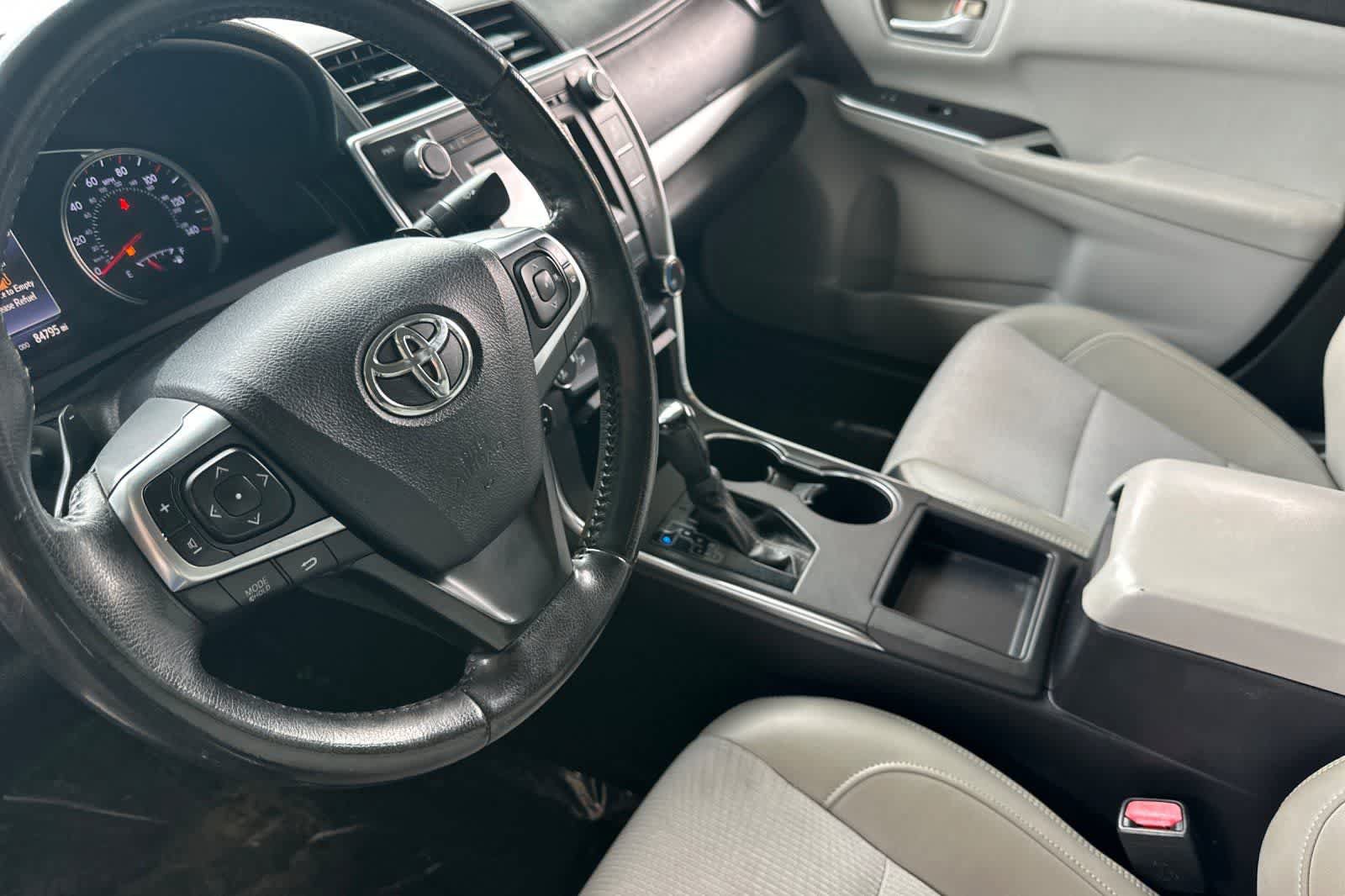 Used 2016 Toyota Camry SE FWD image 12