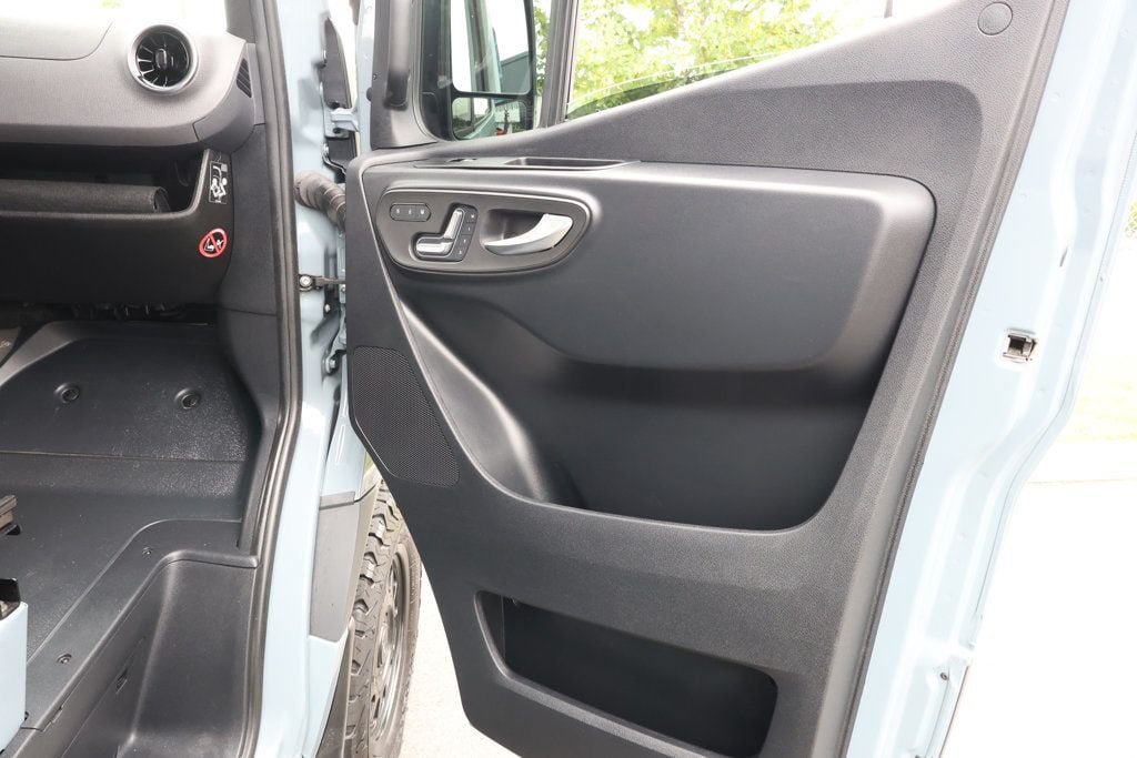 Used 2025 Mercedes-Benz Sprinter 2500 image 38