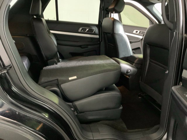Used 2017 Ford Explorer XLT w/ Equipment Group 202A AWD/4WD image 31